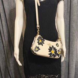 🌼 NWT Coach Teri Shoulder Bag in Floral Print - Chalk Multi 🌼
